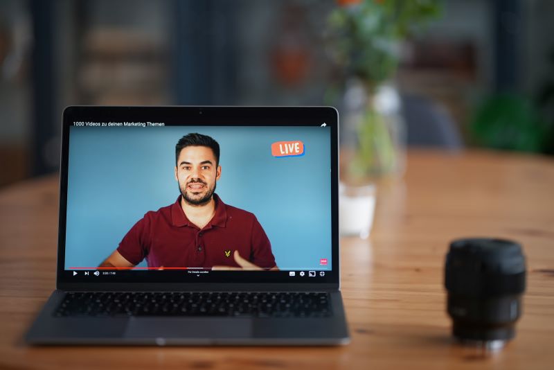 Nghề Livestream là gì? Kiếm tiền như thế nào?